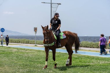 05.01.2022, Alsancak, Türkiye, İzmir 1 Mayıs 'ta düzenlenen gösteriler sırasında güvenlik görevinde bulundu.