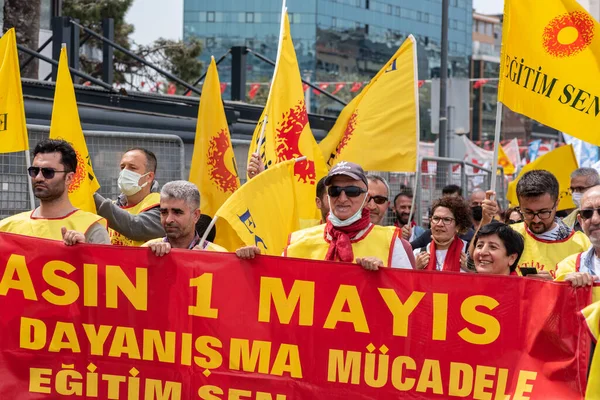 05,01,2022 Mayıs 1. Miting, işçi ve işçi gününde düzenlenen büyük bir mitingle kutlandı..