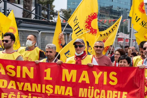 05,01,2022 Mayıs 1. Miting, işçi ve işçi gününde düzenlenen büyük bir mitingle kutlandı..