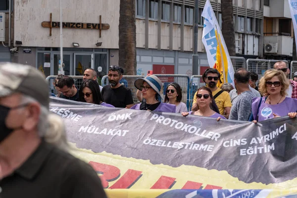 05,01,2022 Mayıs 1. Miting, işçi ve işçi gününde düzenlenen büyük bir mitingle kutlandı..