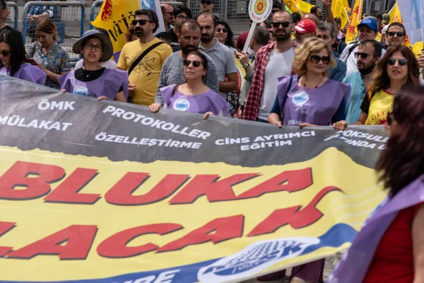 05,01,2022 Mayıs 1. Miting, işçi ve işçi gününde düzenlenen büyük bir mitingle kutlandı..