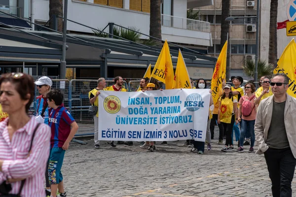 05,01,2022 Mayıs 1. Miting, işçi ve işçi gününde düzenlenen büyük bir mitingle kutlandı..