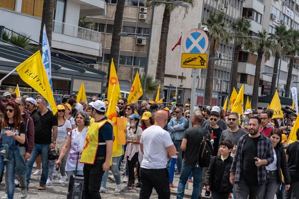 05,01,2022 Mayıs 1. Miting, işçi ve işçi gününde düzenlenen büyük bir mitingle kutlandı..