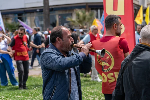 05,01,2022 Mayıs 1. Miting, işçi ve işçi gününde düzenlenen büyük bir mitingle kutlandı..