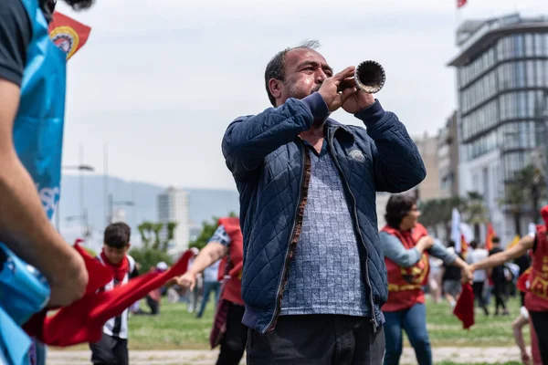 05,01,2022 Mayıs 1. Miting, işçi ve işçi gününde düzenlenen büyük bir mitingle kutlandı..