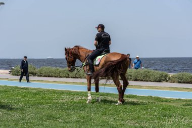05.01.2022, Alsancak, Türkiye, İzmir 1 Mayıs 'ta düzenlenen gösteriler sırasında güvenlik görevinde bulundu.