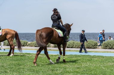 05.01.2022, Alsancak, Türkiye, İzmir 1 Mayıs 'ta düzenlenen gösteriler sırasında güvenlik görevinde bulundu.