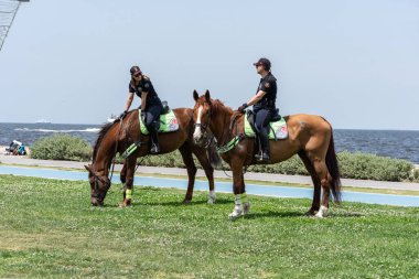05.01.2022, Alsancak, Türkiye, İzmir 1 Mayıs 'ta düzenlenen gösteriler sırasında güvenlik görevinde bulundu.