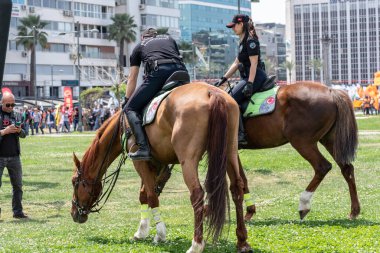 05.01.2022, Alsancak, Türkiye, İzmir 1 Mayıs 'ta düzenlenen gösteriler sırasında güvenlik görevinde bulundu.