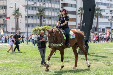 05.01.2022, Alsancak, Türkiye, İzmir 1 Mayıs 'ta düzenlenen gösteriler sırasında güvenlik görevinde bulundu.