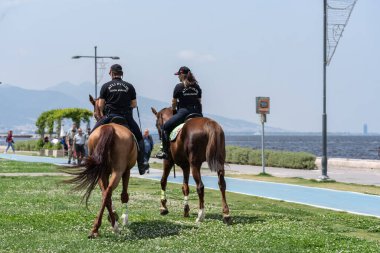 05.01.2022, Alsancak, Türkiye, İzmir 1 Mayıs 'ta düzenlenen gösteriler sırasında güvenlik görevinde bulundu.