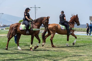 05.01.2022, Alsancak, Türkiye, İzmir 1 Mayıs 'ta düzenlenen gösteriler sırasında güvenlik görevinde bulundu.