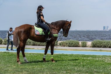 05.01.2022, Alsancak, Türkiye, İzmir 1 Mayıs 'ta düzenlenen gösteriler sırasında güvenlik görevinde bulundu.