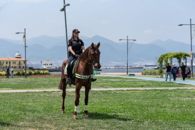 05.01.2022, Alsancak, Türkiye, İzmir 1 Mayıs 'ta düzenlenen gösteriler sırasında güvenlik görevinde bulundu.