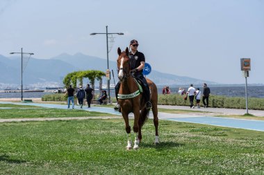 05.01.2022, Alsancak, Türkiye, İzmir 1 Mayıs 'ta düzenlenen gösteriler sırasında güvenlik görevinde bulundu.