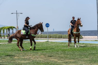 05.01.2022, Alsancak, Türkiye, İzmir 1 Mayıs 'ta düzenlenen gösteriler sırasında güvenlik görevinde bulundu.