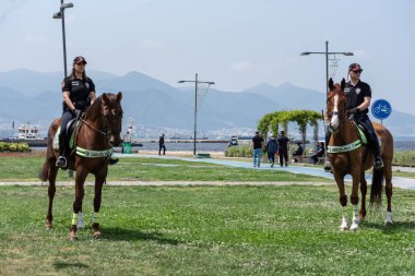 05.01.2022, Alsancak, Türkiye, İzmir 1 Mayıs 'ta düzenlenen gösteriler sırasında güvenlik görevinde bulundu.
