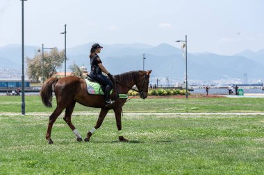 05.01.2022, Alsancak, Türkiye, İzmir 1 Mayıs 'ta düzenlenen gösteriler sırasında güvenlik görevinde bulundu.