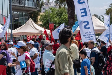 05.01.2022, İzmir, Türkiye, 1 Mayıs yürüyüşü işçi ve işçi gününde düzenlenen büyük mitingle kutlandı