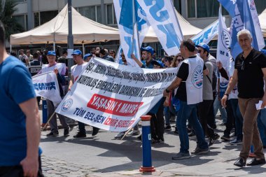 05.01.2022, İzmir, Türkiye, 1 Mayıs yürüyüşü işçi ve işçi gününde düzenlenen büyük mitingle kutlandı