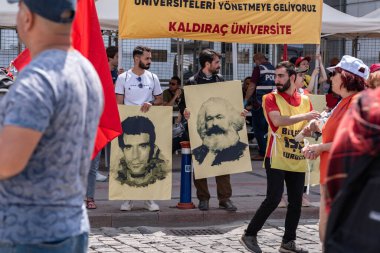 05.01.2022, İzmir, Türkiye, 1 Mayıs yürüyüşü işçi ve işçi gününde düzenlenen büyük mitingle kutlandı