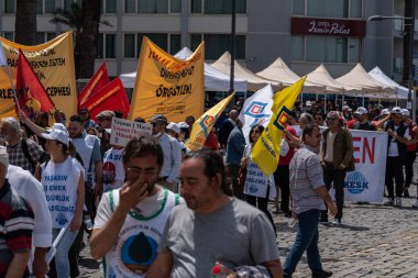 05.01.2022, İzmir, Türkiye, 1 Mayıs yürüyüşü işçi ve işçi gününde düzenlenen büyük mitingle kutlandı