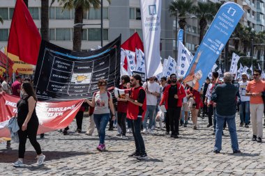 05.01.2022, İzmir, Türkiye, 1 Mayıs yürüyüşü işçi ve işçi gününde düzenlenen büyük mitingle kutlandı