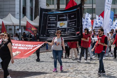 05.01.2022, İzmir, Türkiye, 1 Mayıs yürüyüşü işçi ve işçi gününde düzenlenen büyük mitingle kutlandı