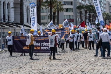 05.01.2022, İzmir, Türkiye, 1 Mayıs yürüyüşü işçi ve işçi gününde düzenlenen büyük mitingle kutlandı