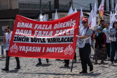 05.01.2022, İzmir, Türkiye, 1 Mayıs yürüyüşü işçi ve işçi gününde düzenlenen büyük mitingle kutlandı
