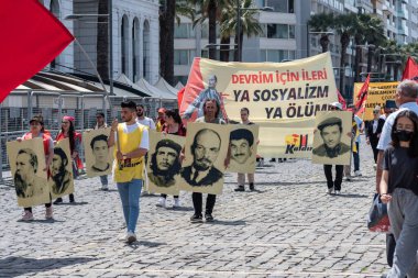 05.01.2022, İzmir, Türkiye, 1 Mayıs yürüyüşü işçi ve işçi gününde düzenlenen büyük mitingle kutlandı