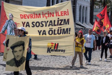 05.01.2022, İzmir, Türkiye, 1 Mayıs yürüyüşü işçi ve işçi gününde düzenlenen büyük mitingle kutlandı