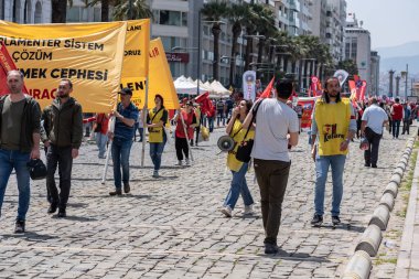 05.01.2022, İzmir, Türkiye, 1 Mayıs yürüyüşü işçi ve işçi gününde düzenlenen büyük mitingle kutlandı