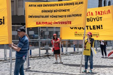 05.01.2022, İzmir, Türkiye, 1 Mayıs yürüyüşü işçi ve işçi gününde düzenlenen büyük mitingle kutlandı