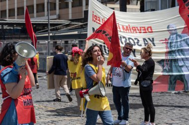 05.01.2022, İzmir, Türkiye, 1 Mayıs yürüyüşü işçi ve işçi gününde düzenlenen büyük mitingle kutlandı