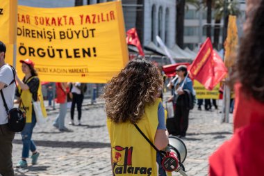 05.01.2022, İzmir, Türkiye, 1 Mayıs yürüyüşü işçi ve işçi gününde düzenlenen büyük mitingle kutlandı