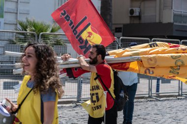 05.01.2022, İzmir, Türkiye, 1 Mayıs yürüyüşü işçi ve işçi gününde düzenlenen büyük mitingle kutlandı