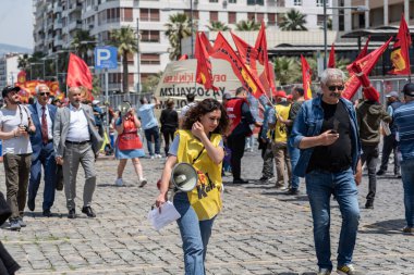 05.01.2022, İzmir, Türkiye, 1 Mayıs yürüyüşü işçi ve işçi gününde düzenlenen büyük mitingle kutlandı