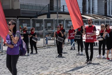 05.01.2022, İzmir, Türkiye, 1 Mayıs yürüyüşü işçi ve işçi gününde düzenlenen büyük mitingle kutlandı