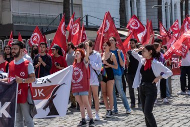 05.01.2022, İzmir, Türkiye, 1 Mayıs yürüyüşü işçi ve işçi gününde düzenlenen büyük mitingle kutlandı