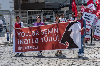 05.01.2022, İzmir, Türkiye, 1 Mayıs yürüyüşü işçi ve işçi gününde düzenlenen büyük mitingle kutlandı