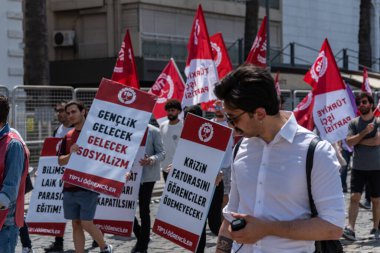 05.01.2022, İzmir, Türkiye, 1 Mayıs yürüyüşü işçi ve işçi gününde düzenlenen büyük mitingle kutlandı