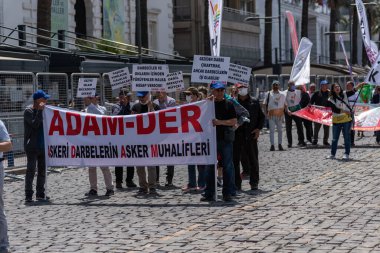 05.01.2022, İzmir, Türkiye, 1 Mayıs yürüyüşü işçi ve işçi gününde düzenlenen büyük mitingle kutlandı