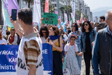 05.01.2022, İzmir, Türkiye, 1 Mayıs yürüyüşü işçi ve işçi gününde düzenlenen büyük mitingle kutlandı