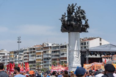 05.01.2022, İzmir, Türkiye, Edip Akbayram konseri 1 Mayıs 'ta İzmir' de düzenlenen mitingde coşkuyla dinlendi..
