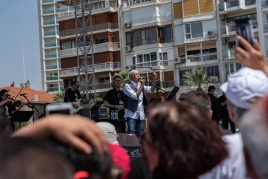 05.01.2022, İzmir, Türkiye, Edip Akbayram konseri 1 Mayıs 'ta İzmir' de düzenlenen mitingde coşkuyla dinlendi..