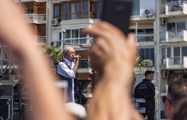 05.01.2022, İzmir, Türkiye, Edip Akbayram konseri 1 Mayıs 'ta İzmir' de düzenlenen mitingde coşkuyla dinlendi..