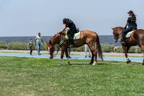 05.01.2022, Alsancak, Türkiye, İzmir 1 Mayıs 'ta düzenlenen gösteriler sırasında güvenlik görevinde bulundu.