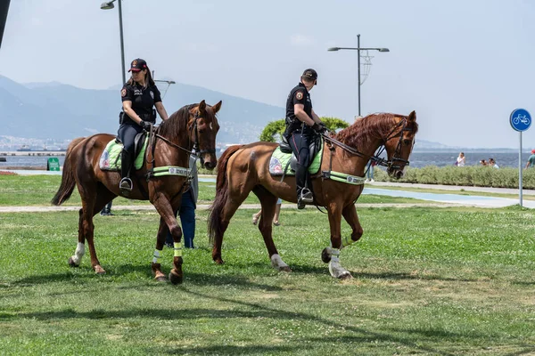 05.01.2022, Alsancak, Türkiye, İzmir 1 Mayıs 'ta düzenlenen gösteriler sırasında güvenlik görevinde bulundu.