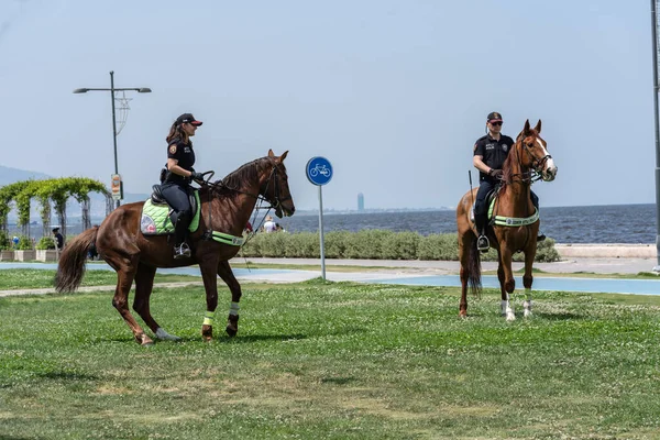 05.01.2022, Alsancak, Türkiye, İzmir 1 Mayıs 'ta düzenlenen gösteriler sırasında güvenlik görevinde bulundu.